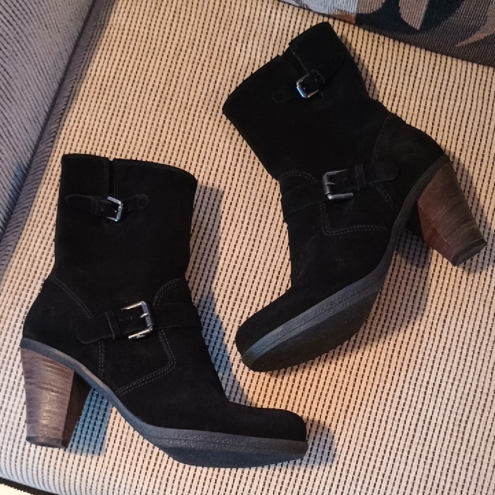 EUC La CANADIENNE Black Suede Heeled Boots